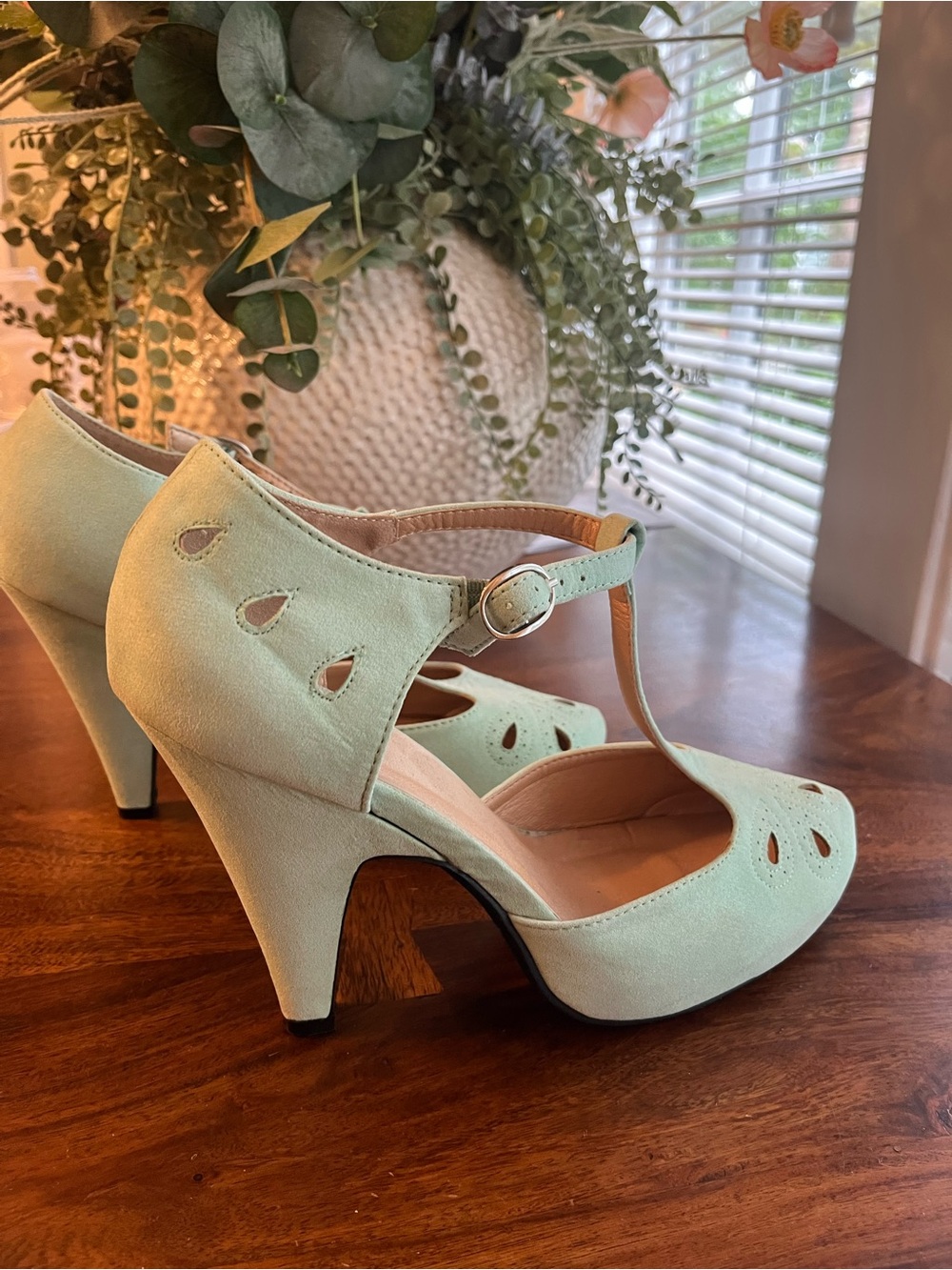 Mint Green Retro T-Strap Heels - Size 10 - Picture 3 of 9
